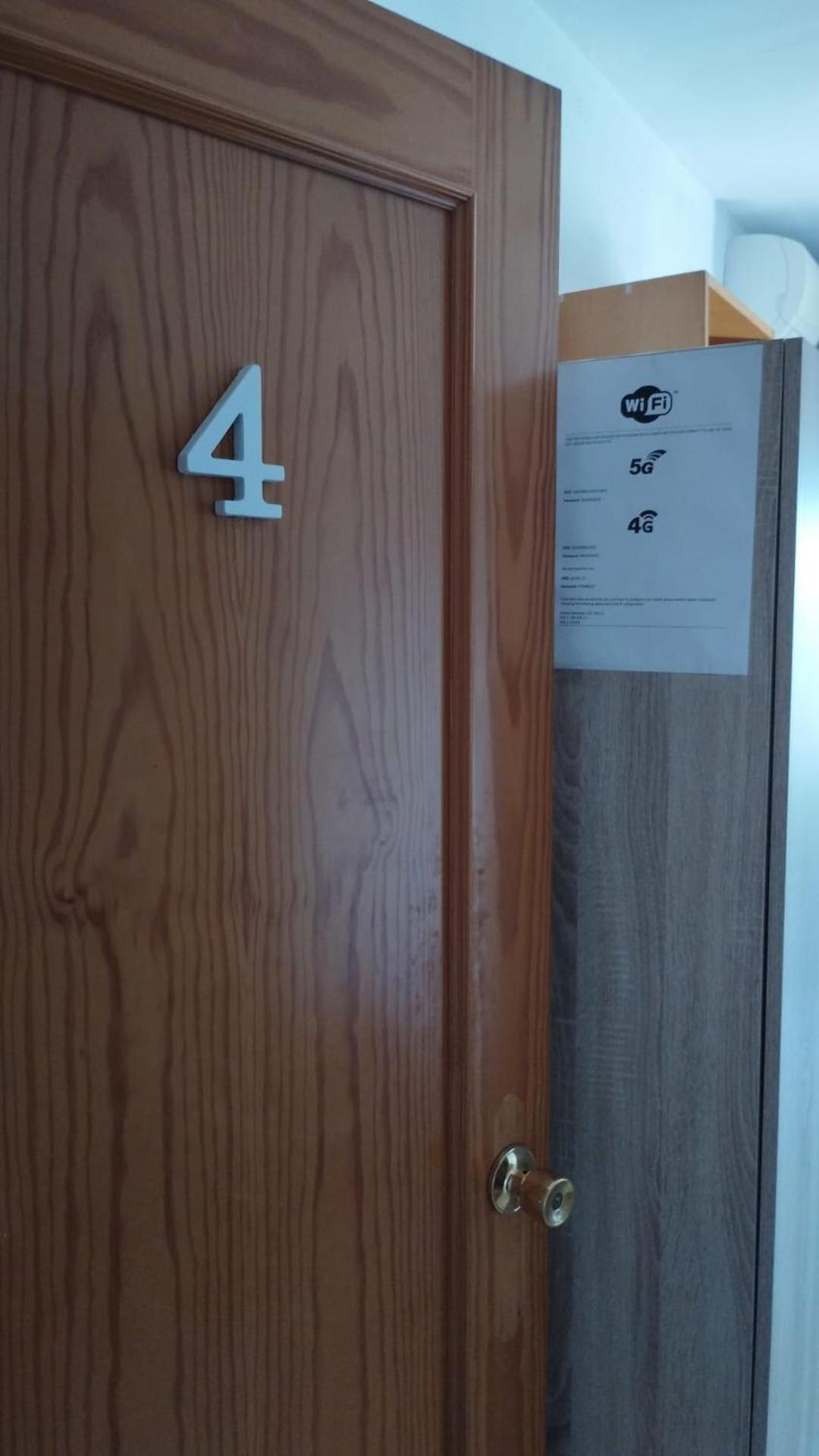 Habitaciones Privadas Con Cama Doble En Sevilla エクステリア 写真