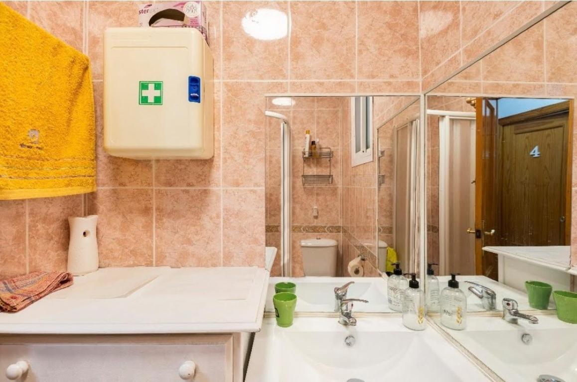 Habitaciones Privadas Con Cama Doble En Sevilla エクステリア 写真