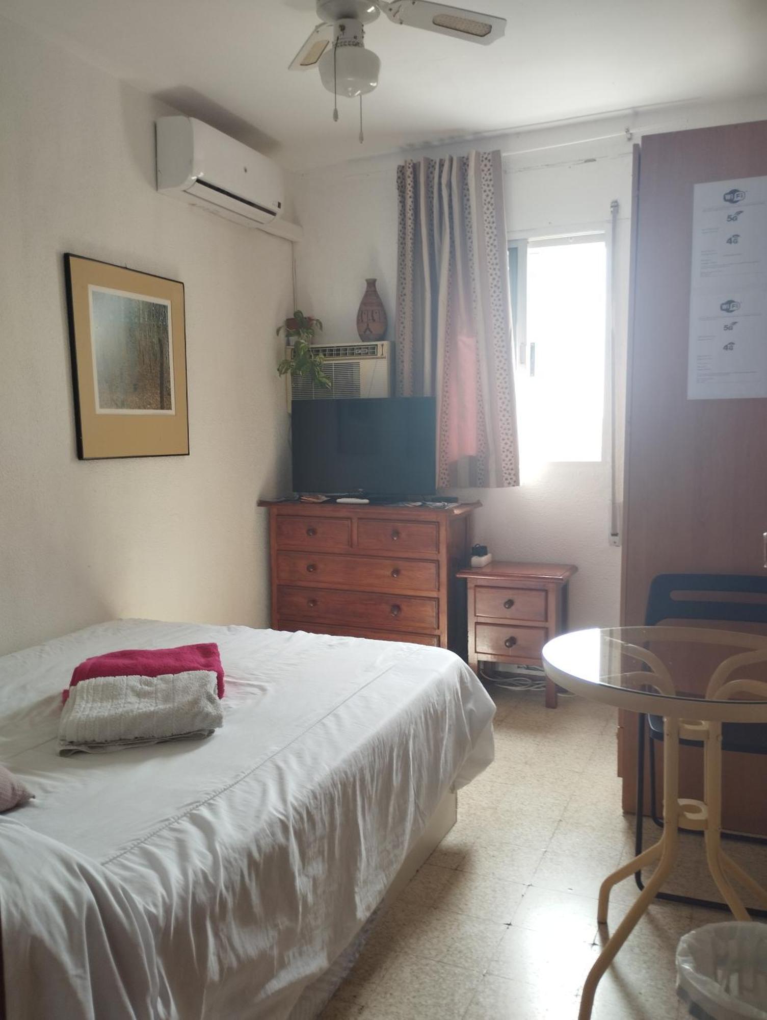Habitaciones Privadas Con Cama Doble En Sevilla エクステリア 写真