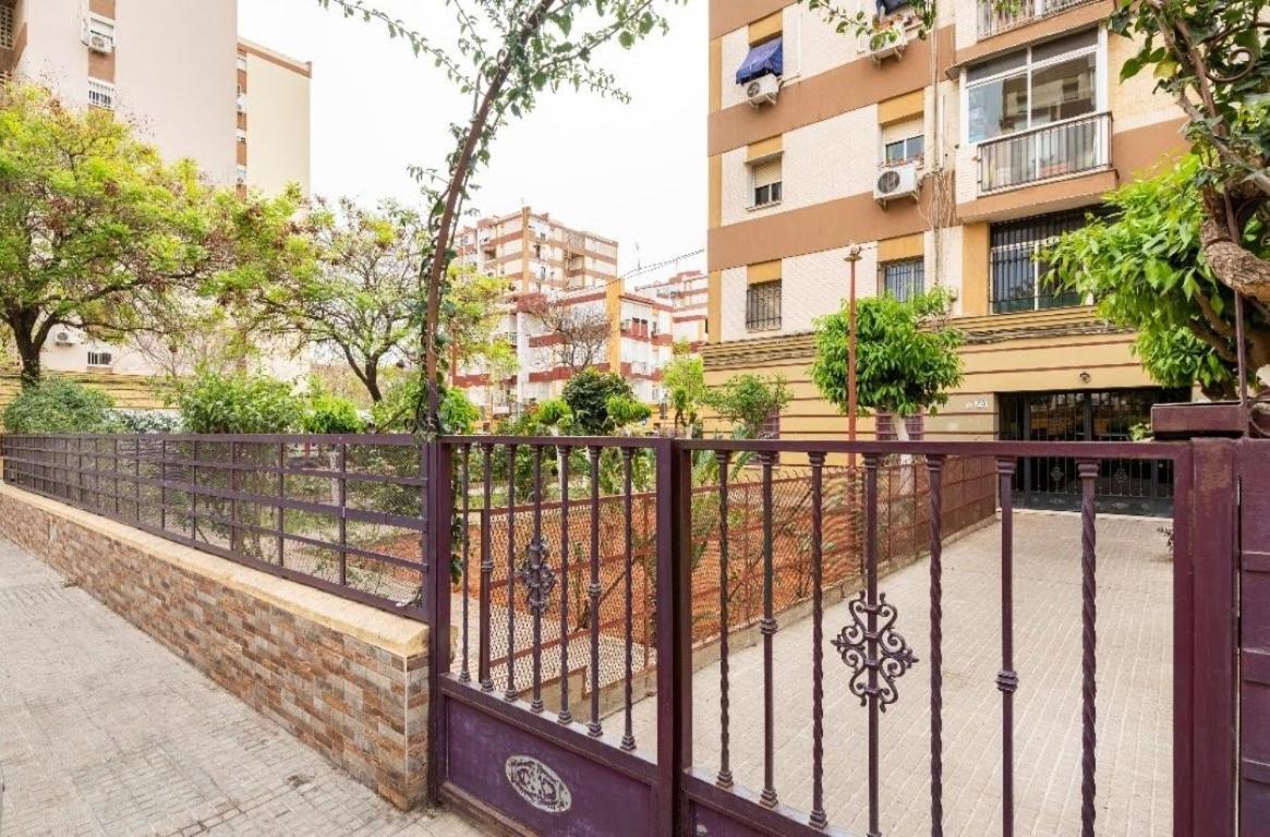 Habitaciones Privadas Con Cama Doble En Sevilla エクステリア 写真