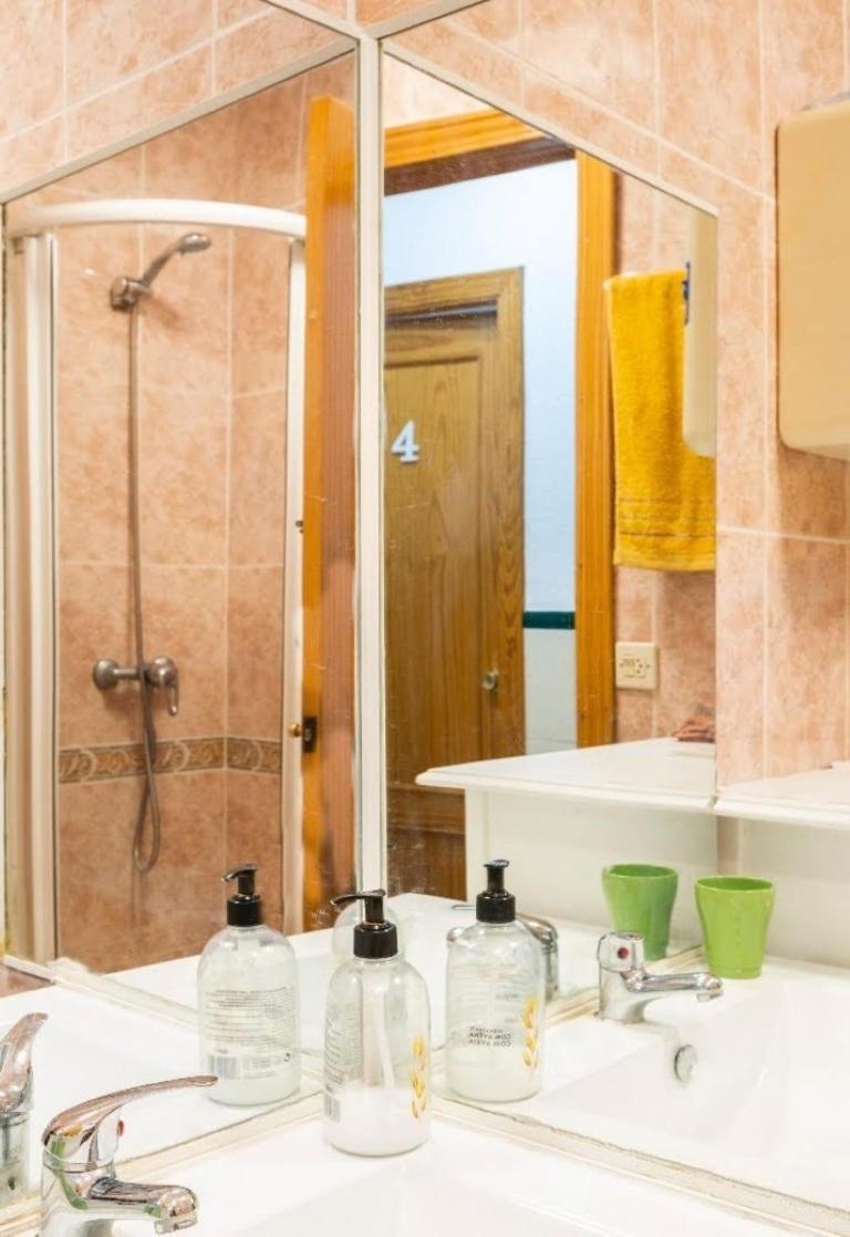Habitaciones Privadas Con Cama Doble En Sevilla エクステリア 写真