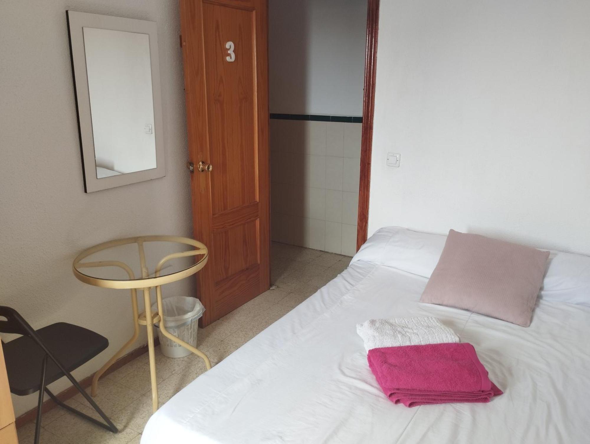 Habitaciones Privadas Con Cama Doble En Sevilla エクステリア 写真