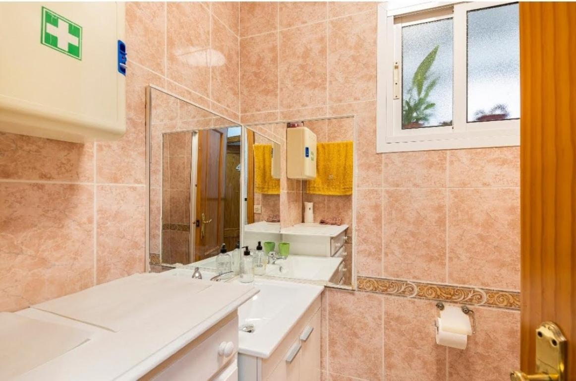 Habitaciones Privadas Con Cama Doble En Sevilla エクステリア 写真